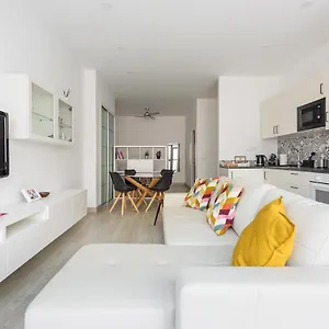 https://charming-loft-2.1costadelsol.com
